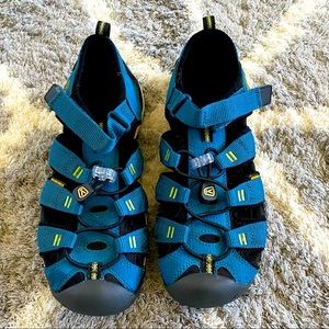 Boys Size 4 Keen Sandals